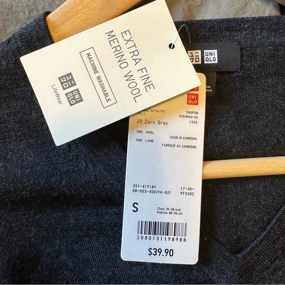 SOLD NWT Unisex Uniqlo Merino Grey Sweater - Picture 4 of 4